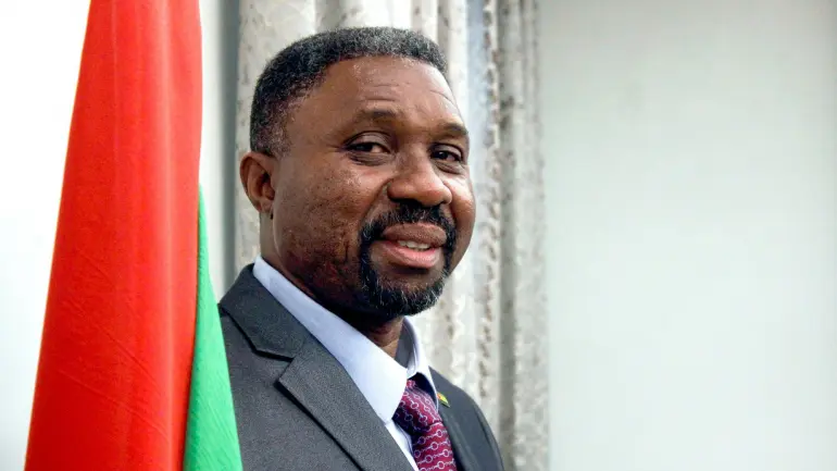 Ex-primeiro-ministro são-tomense desiste da candidatura às eleições presidenciais