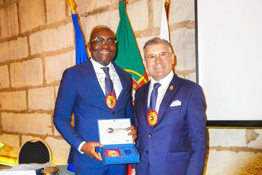 PCA do FGC de Angola distinguido com título de Diplomata Civil da Organização Jethro International