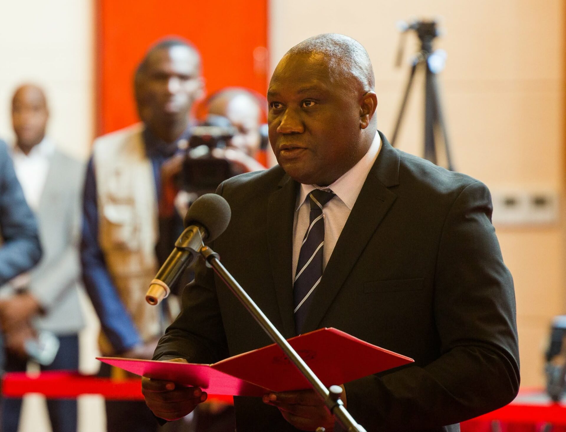 Novo governador do Banco de Moçambique quer compreender escassez de divisas no país