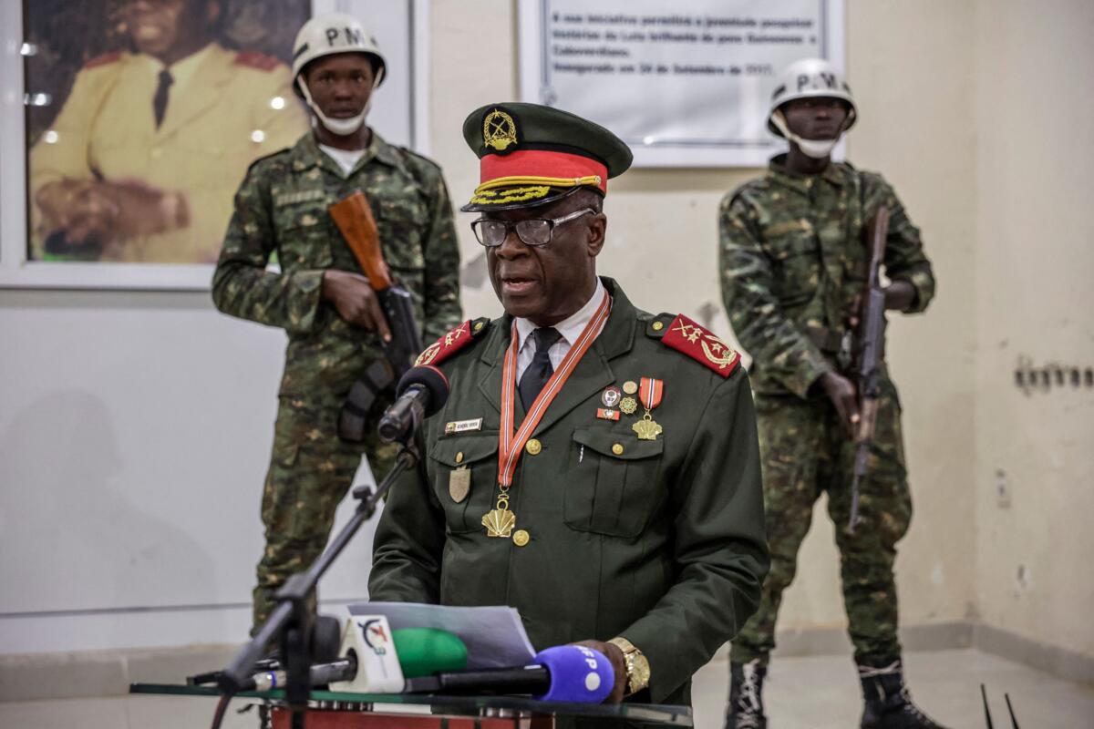 alto-comando-militar-trava-regresso-de-sissoco-embalo-e-ex-presidente-apela-a-serenidade