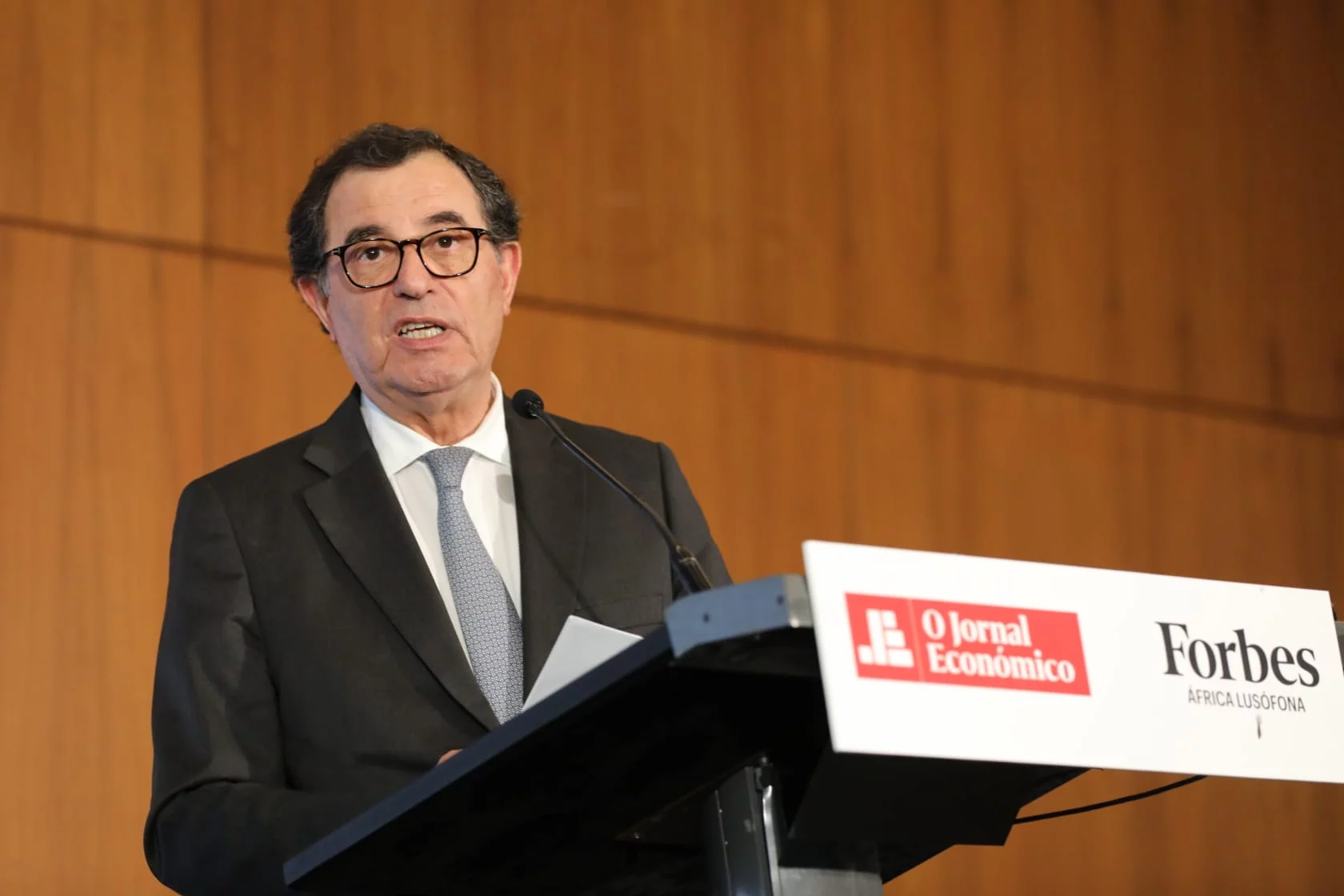 ministro-da-economia-projecta-um-aprofundamento-das-relacoes-portugal-angola