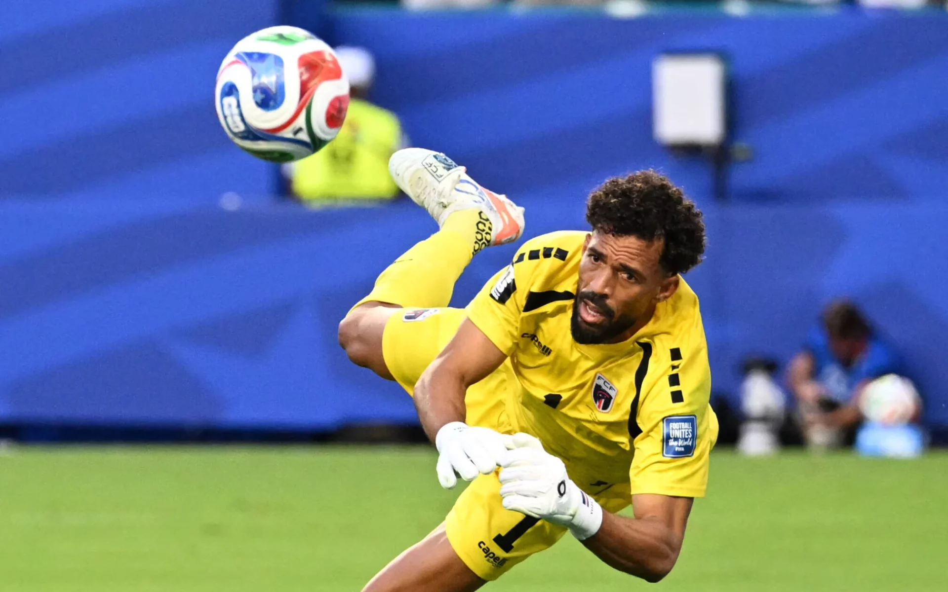 vozinha-faz-historia-ao-integrar-o-onze-ideal-do-mundial-2026